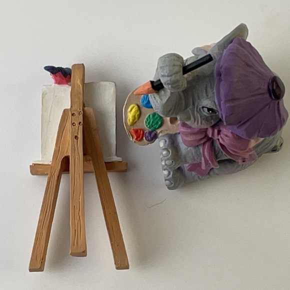 Luckyphants  Elephant Artist Painting Heart Picture on Isle With Tiny Bird - Picture 4 of 12